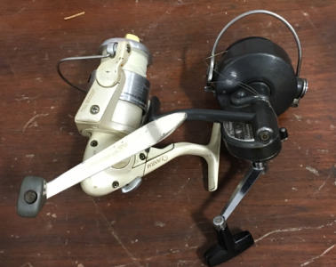(1) Vintage Shakespeare 2065 Spin Wonder Reel, (1) Vintage Quantlaa Ball Bearing Line Roller Reel