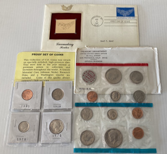 (2) 1971 US Treasury Mint Sets, Proof Set Of Coins And Lacemaking USA 22 Gold Toned Stamp