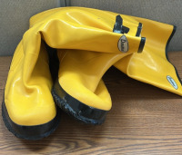 2 Pairs of Size 10 Durawear Yellow Boots - 4