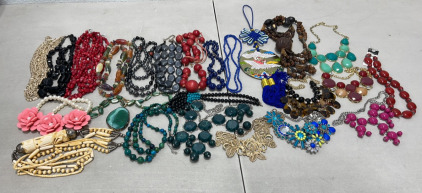 (23) Various Ladies Costume/Craft Necklaces