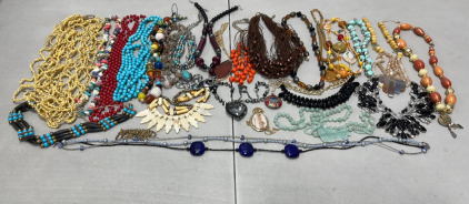 (29) Various Ladies Costume/Craft Necklaces