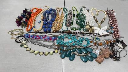 (23) Various Ladies Costume/Craft Necklaces