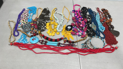 (20) Various Ladies Costume/Craft Necklaces