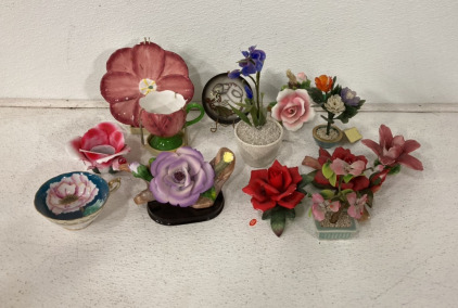 Large Lot Of Vintage Glass House Decorations And Kitchenware Collectibles