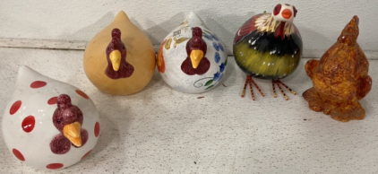 (5) Small Ceramic Rooster Home Decorations