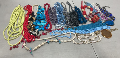 (20) Various Ladies Costume/Craft Necklaces