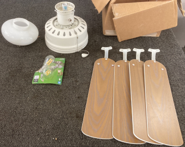 4 Blade Ceiling Fan/Light Fixture
