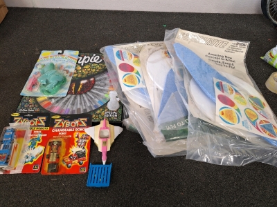 4 Vintage Galactic Space Vader Kites, Vintage Zybotz Toys, Vintage My Little Pony Pegasus Toy And More