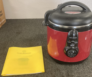 Cook Essentials Pressure Cooker, Powers On