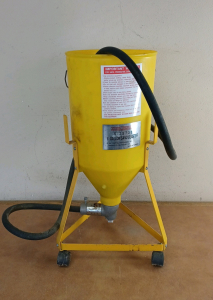 Central Pneumatic 5 Gallon Sand Blaster