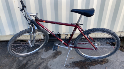 26&rdquo; Trek Mountain Track 830 Bicycle (Red)