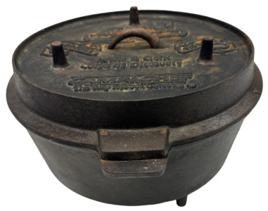 (1) Cast Iron Pot With Handle Holder