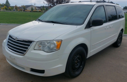 2010 CHRYSLER TOWN AND COUNTRY - 3RD ROW!