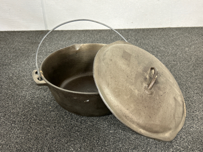 10-5/8” NO. 8 CAST IRON DUTCH OVEN WITH LID