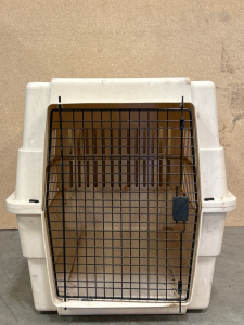 ENCLOSED PET CARRIER/ KENNEL (21&rdquo;x 31&rdquo;x 28&rdquo;)