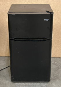 HAIER MINI FRIDGE- POWERS ON 19&rdquo;x 19-1/2&rdquo;x 33-1/2&rdquo;