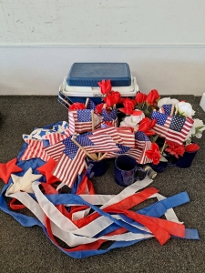 GOTT TO GO COOLER WITH BOX OF 4TH OF JULY DECOR