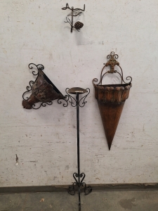 METAL HANGING HOME DECOR INCLUDES PLANT HOLDERS AND CANDLE HOLDER