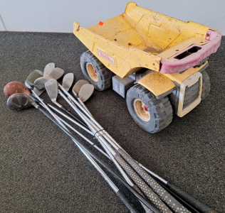 GOLF CLUBS AND VINTAGE TOY TONKA TRUCK - METAL/PLASTIC