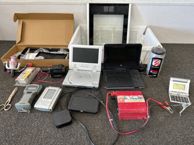 2 WORKING PORTABLE DVD PLAYERS, DIGITAL SCALE, SCHOCHE 500K MICRO DIGITAL POWER CAPACITOR, FISHING REEL, TV WALL MOUNT AND MORE!