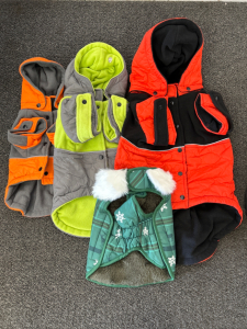 (4) PET VESTS SIZES S/M/L; PLEASE INSPECT