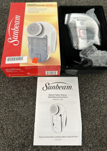 SUNBEAM DELUXE FABRIC SHAVER (NEW) PLEASE INSPECT