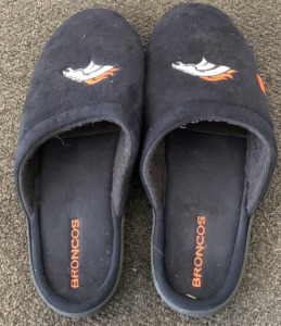 BRONCOS M’S XXL SLIPPERS; PLEASE INSPECT