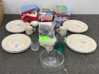 (8) BRICK OVEN STONEWARE AUNT RHODY PLATES W/ (3) BRICK OVEN STONEWARE MUGS AND DISH TOWELS W/ POT HOLDERS, SILVERWARE, MEASURING CUPS AND MORE; PLEASE INSPECT