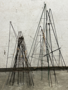 GARDEN TRELLIS/WREATH STANDS IN DIFFERENT SIZES!!; PLEASE INSPECT