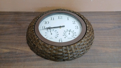 18" Diameter Decorative Wall Clock