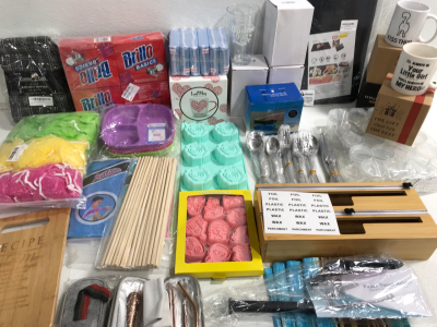 (4) Glass Tumblers &ldquo;Vintage 1992&rdquo; (2) Portable Utensil Sets (1) Bamboo Wrap Holder & Lots More!!