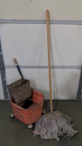 Mop Bucket w/Wringer & Mop