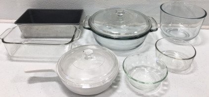 (1) Anchor 9&rdquo; Round Baking Dish & Lid (1) Pyrex 8.5&rdquo; Bread Pan (2) Small Pyrex Bowls & More!!