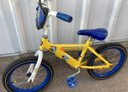 16&rdquo; Minion Powered DynaCraft Bicycle (Minion Yellow and Blue)