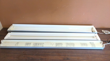 4' Florescent Light Fixtures