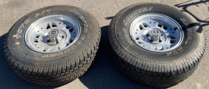 (2) ALUMINUM WHEELS 15&rdquo; W/235/75R15-265/75R15 TIRES