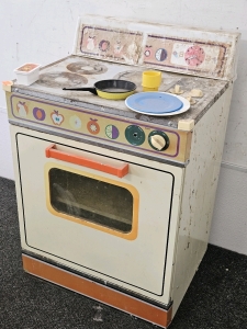 VINTAGE METAL TOY STOVE 18x16x28