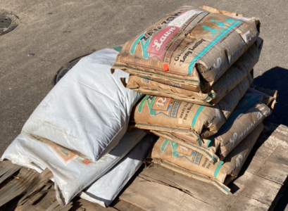 ZAMZOES LAWN FOOD (5) 25 LBS BAGS-ZAMZOES HUMA GREEN (3)50 LBS BAGS