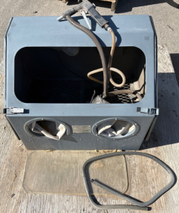 CENTRAL PNEUMATIC DOUBLE DOOR ABRASIVE BLAST CABINET- PLEASE INSPECT