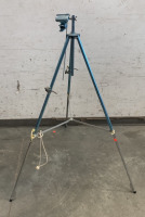 BLUE METAL GRUMBACHER EASEL (PLEASE INSPECT)