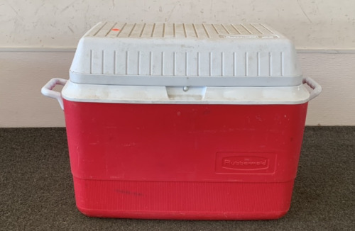 RED AND WHITE RUBBERMAID 56 COOLER