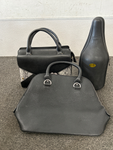 LEATHER WINE BOTTLE CADDY AND 2 PURSES IN GOOD CONDITION