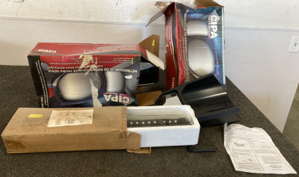 PAIR OF TOWING MIRRORS (LIKE NEW) AND LED ROOF LIGHTS (NOT TESTED) LIKE NEW - PLEASE INSPECT