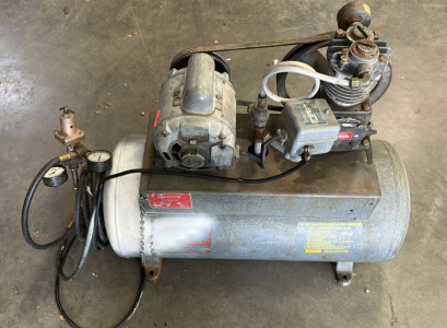 SPEEDAIE INDUSTRIAL DUTY AIR CONPRESSOR ( UNTESTED) PLEASE INSPECT