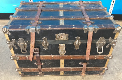 Black/Brown Vintage Storage Trunk