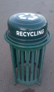 (1) Landscape Forms Green Metal 40" x 24" Parks And Recreation " Recycling" Trash Bin