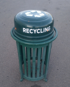 (1) Landscape Forms Green Metal 40" x 24" Parks And Recreation " Recycling" Trash Bin