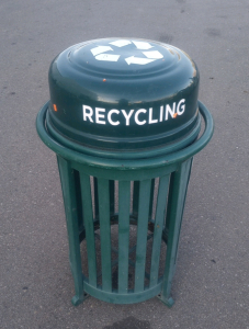 (1) Landscape Forms Green Metal 40" x 24" Parks And Recreation " Recycling" Trash Bin