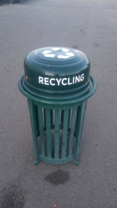 (1) Landscape Forms Green Metal 40" x 24" Parks And Recreation " Recycling" Trash Bin