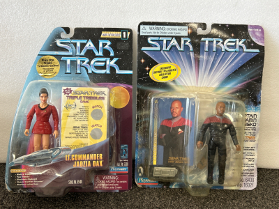 (2) VINTAGE STAR TREK COLLECTIBLE ACTION FIGURES: LT. COMMANDER JADZIA DAX AND CAPTAIN BENJAMIN SISKO